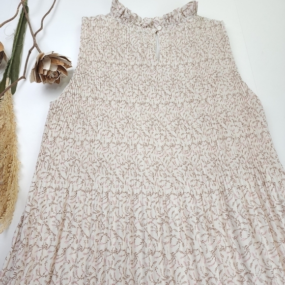 Wishlist Aparrel Cream Light Pleated Dress Sz L - Picture 8 of 15